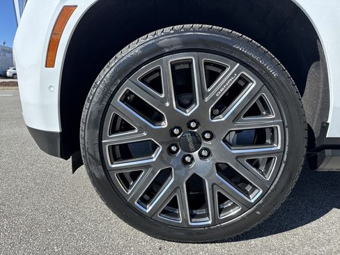 Used 2026 GMC Yukon Denali Ultimate w/ LPO, Floor Liner Package image 13