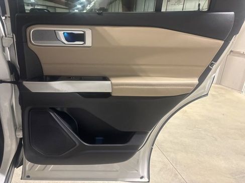 Used 2020 Ford Explorer Limited image 11