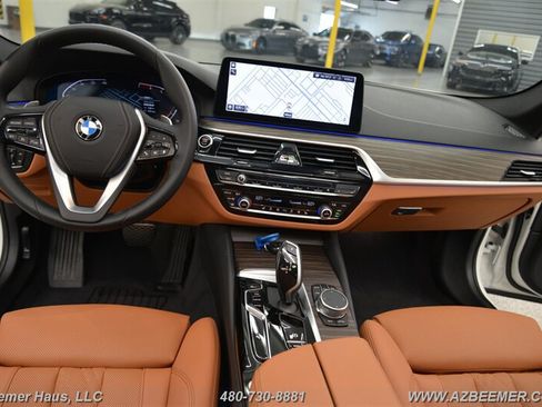 Used 2023 BMW 530i w/ Premium Package RWD image 16