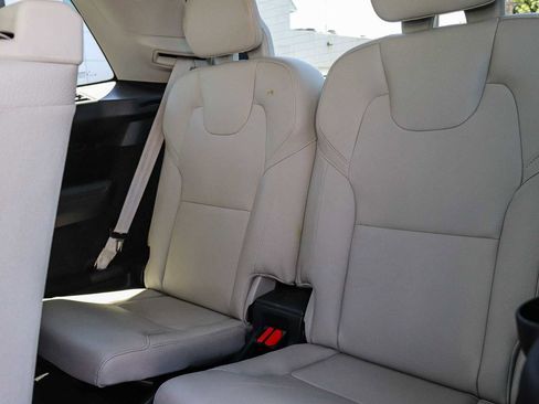 Used 2020 Volvo XC90 T5 Momentum w/ Protection Package Premier AWD/4WD image 16
