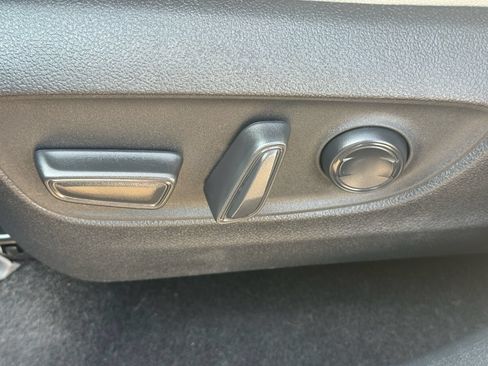 Used 2025 Toyota Grand Highlander AWD image 33