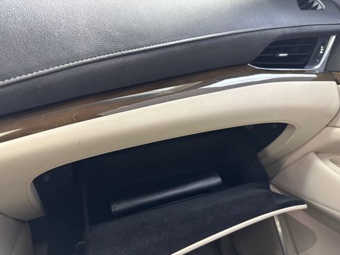 Used 2019 Cadillac Escalade Luxury AWD/4WD image 32