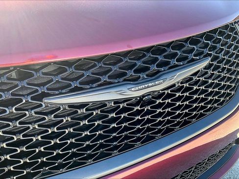 Used 2021 Chrysler Pacifica Touring-L w/ Uconnect Theater Family Group image 31