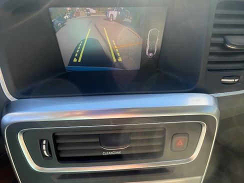 Used 2017 Volvo S60 T5 Inscription image 22