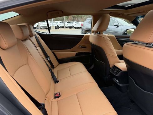 Used 2025 Lexus ES 300h w/ Premium Package image 16