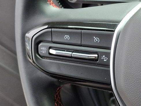 Used 2025 Chevrolet Colorado Z71 image 21