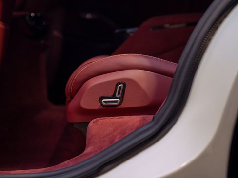 Used 2025 Ferrari Purosangue AWD/4WD image 52