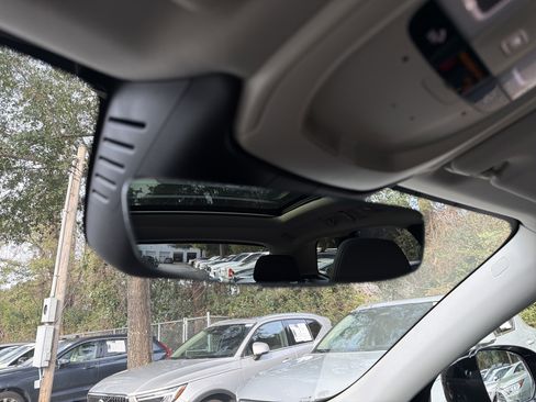 Certified 2025 Volvo XC60 B5 Plus image 25