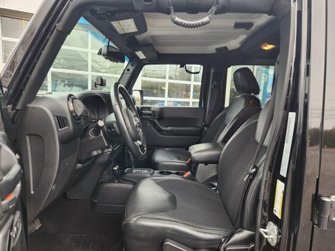 Used 2017 Jeep Wrangler Unlimited Sahara AWD/4WD image 31
