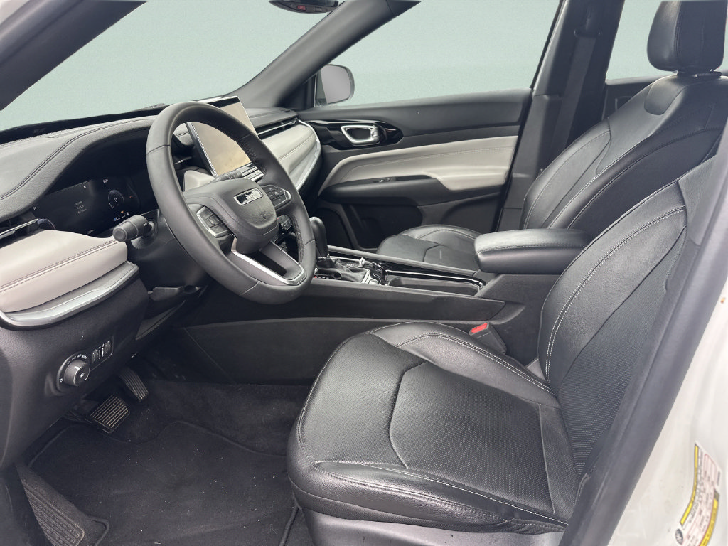 Used 2025 Jeep Compass Limited w/ Elite Group AWD/4WD image 10