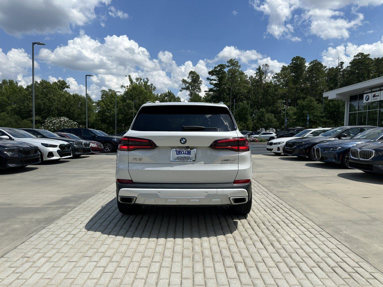 Used 2023 BMW X5 xDrive40i w/ Premium Package AWD/4WD image 15