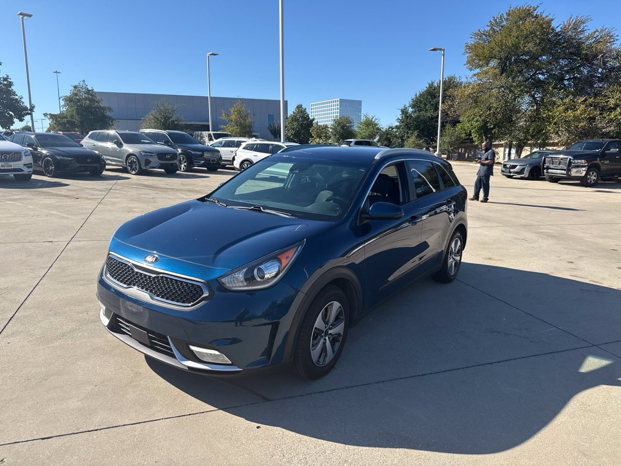 Used 2019 Kia Niro LX FWD image 1