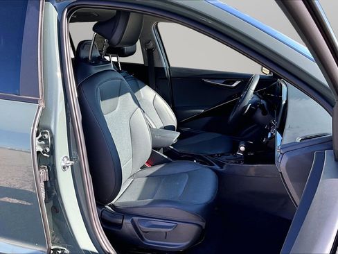 Used 2025 Kia Niro image 7
