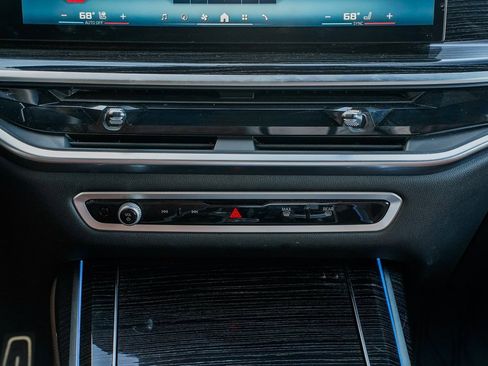 Used 2025 BMW X7 M60i image 15