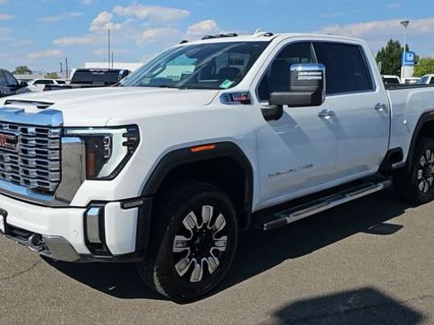 Used 2024 GMC Sierra 3500 Denali w/ Denali Reserve Package AWD/4WD image 4