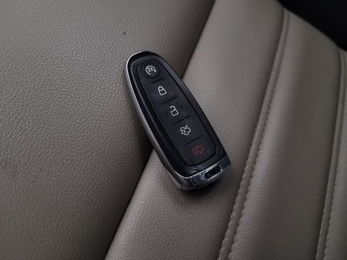 Used 2019 Ford Escape SEL image 32