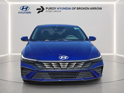 Certified 2024 Hyundai Elantra SE FWD image 2