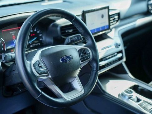 Used 2023 Ford Explorer XLT image 31