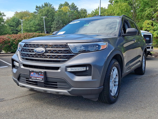 Certified 2021 Ford Explorer XLT w/ Equipment Group 202A AWD/4WD image 4