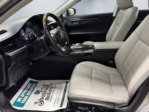 Used 2016 Lexus ES 350 Sedan w/ Luxury Package w/Wood Trim image 15