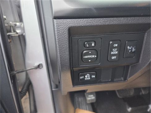 Used 2015 Toyota Tundra SR image 15