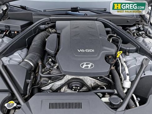 Used 2016 Hyundai Genesis 3.8 AWD/4WD image 17