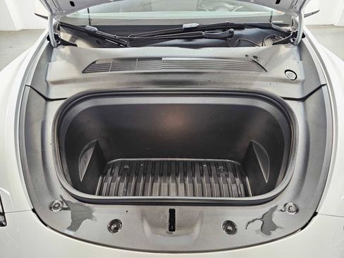 Used 2021 Tesla Model Y Long Range image 9