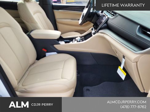 New 2025 Jeep Grand Cherokee L Limited w/ Luxury Tech Group II AWD/4WD image 15