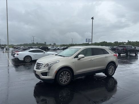Used 2017 Cadillac XT5 Luxury w/ Driver Awareness Package FWD image 3