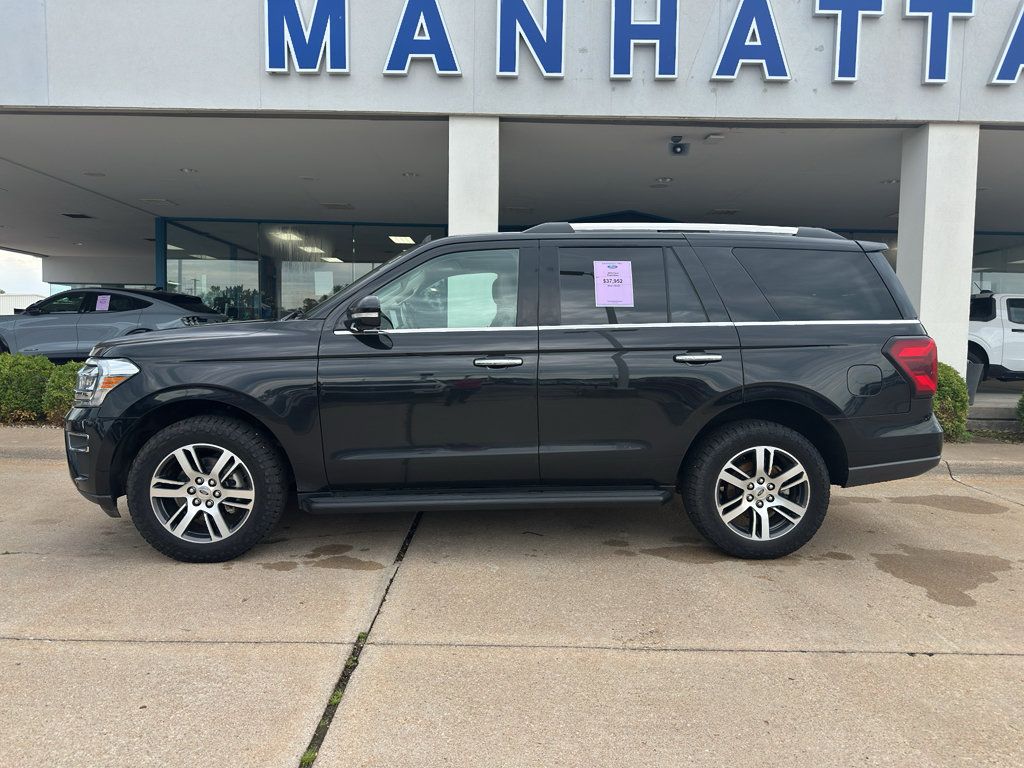 Used 2024 Ford Expedition Limited AWD/4WD image 2