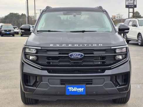 New 2025 Ford Expedition Active image 3