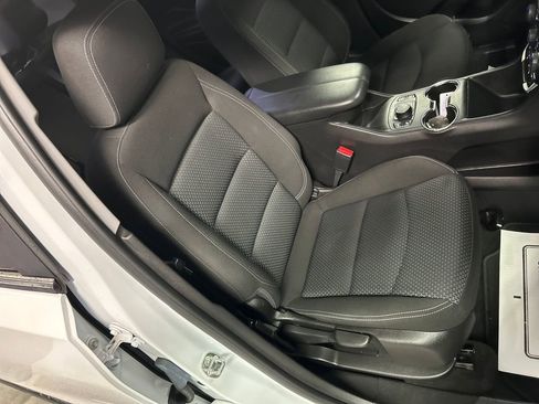 Used 2023 GMC Terrain SLE w/ Driver Convenience Package image 25