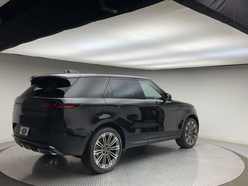 Used 2024 Land Rover Range Rover Sport SE AWD/4WD image 8