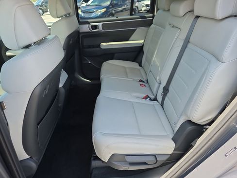 Used 2025 Hyundai Santa Fe Limited FWD image 32