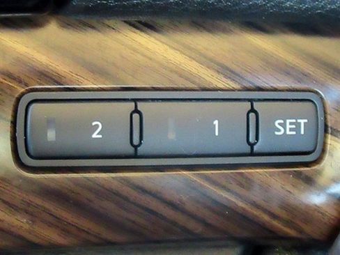 Used 2016 Nissan Maxima Platinum w/ Interior Lighting Package image 29