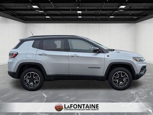 Certified 2025 Jeep Compass Trailhawk AWD/4WD image 6