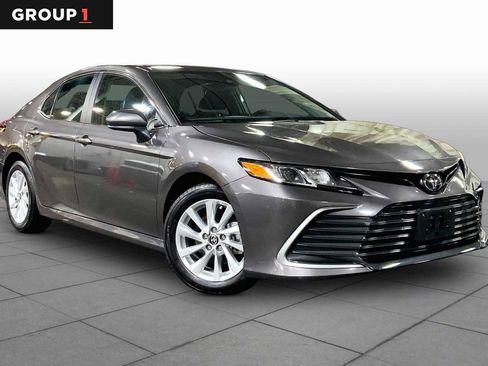 Used 2023 Toyota Camry LE image 3