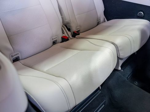 Used 2023 Mercedes-Benz GLS 450 4MATIC w/ AMG Line Exterior image 75