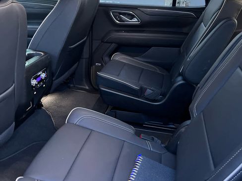 Used 2024 GMC Yukon SLT w/ SLT Luxury Package AWD/4WD image 8
