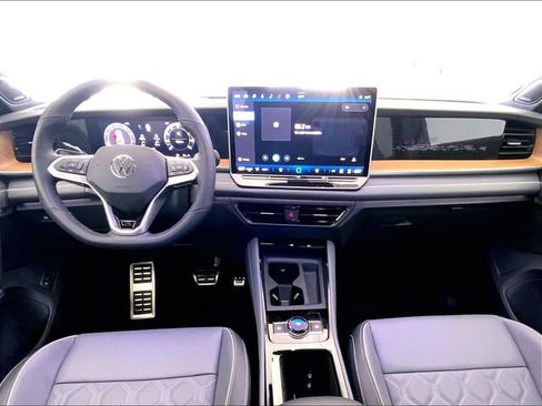 New 2026 Volkswagen Tiguan SEL R-Line image 6