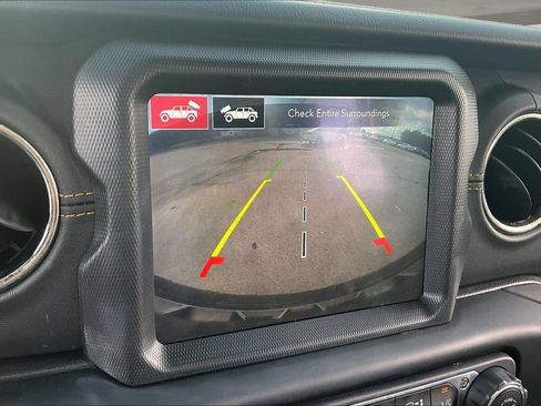 Used 2023 Jeep Wrangler Unlimited Sahara AWD/4WD image 14