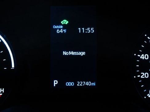 Used 2023 Toyota Sienna LE image 18