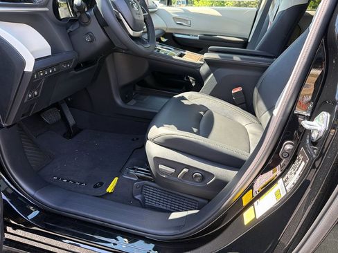 New 2026 Toyota Sienna Platinum AWD/4WD image 9