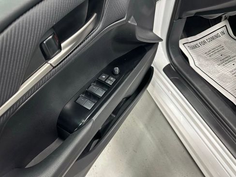 Used 2026 Toyota Camry SE image 9