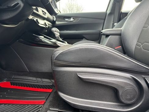 Used 2022 Kia Forte GT-Line w/ GT-Line Premium Package image 29