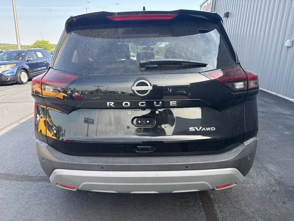 Used 2023 Nissan Rogue SV AWD/4WD image 3