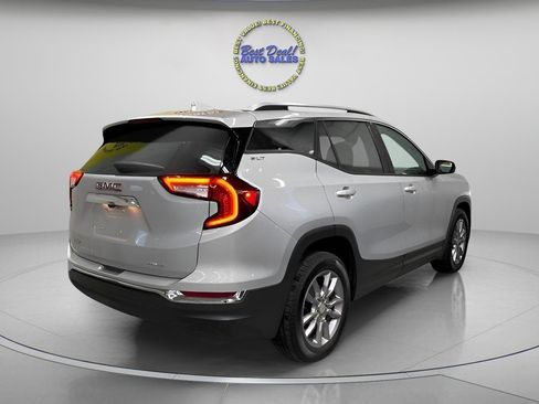 Used 2022 GMC Terrain SLT w/ Infotainment Package II AWD/4WD image 5
