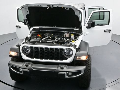 Used 2024 Jeep Gladiator Sport image 38