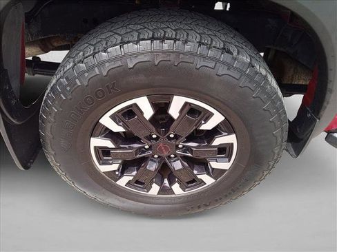 Used 2022 Nissan Frontier PRO-4X AWD/4WD image 11