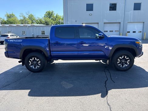Used 2022 Toyota Tacoma TRD Off-Road w/ Technology Package AWD/4WD image 2